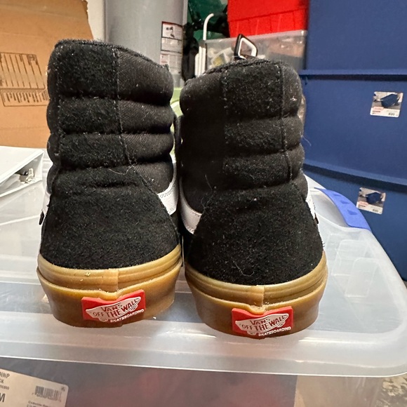 Barely worn Mid vans. There’s no box but will ship with temporary box. - Picture 3 of 5